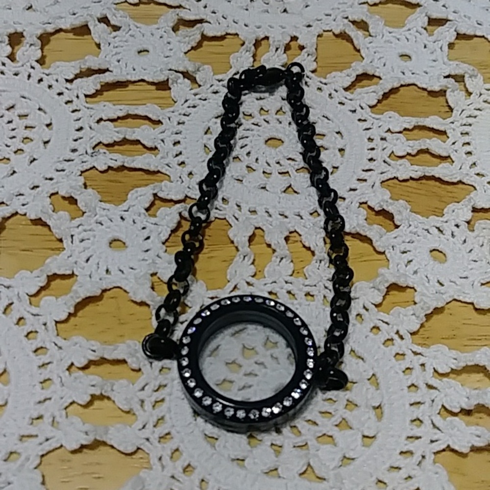 Floating Jewelry bracelet, magnet close Locket